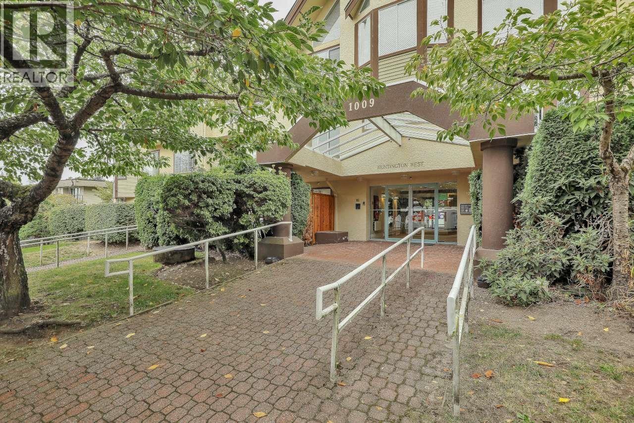 112 1009 Howay Street Property Photo 1