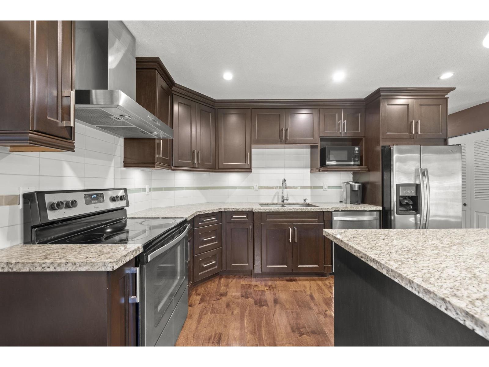 8891 157 Street Property Photo 7