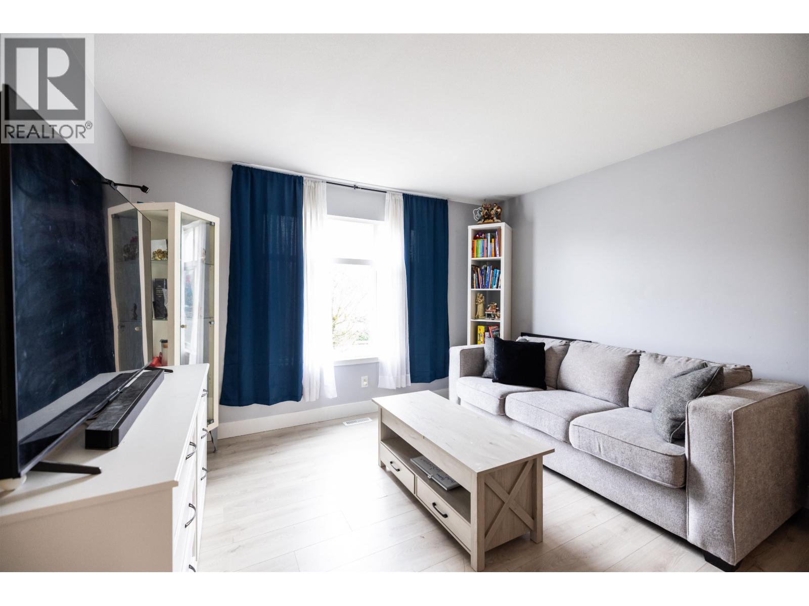 11537 240 Street Property Photo 7