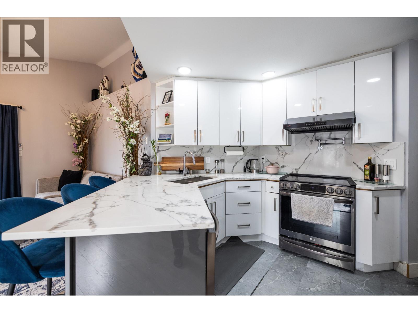 11537 240 Street Property Photo 14