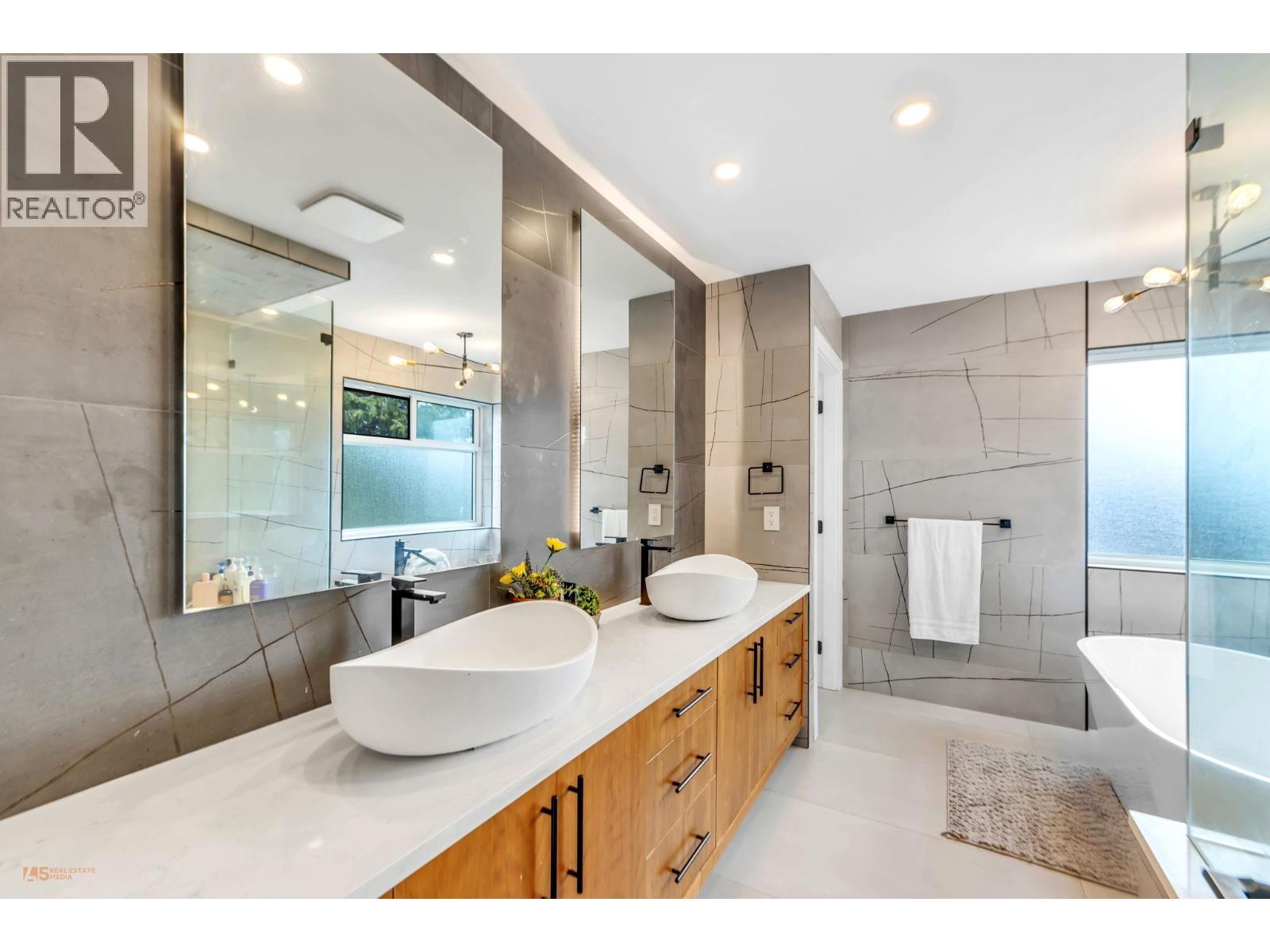 278 56 Street Property Photo 18