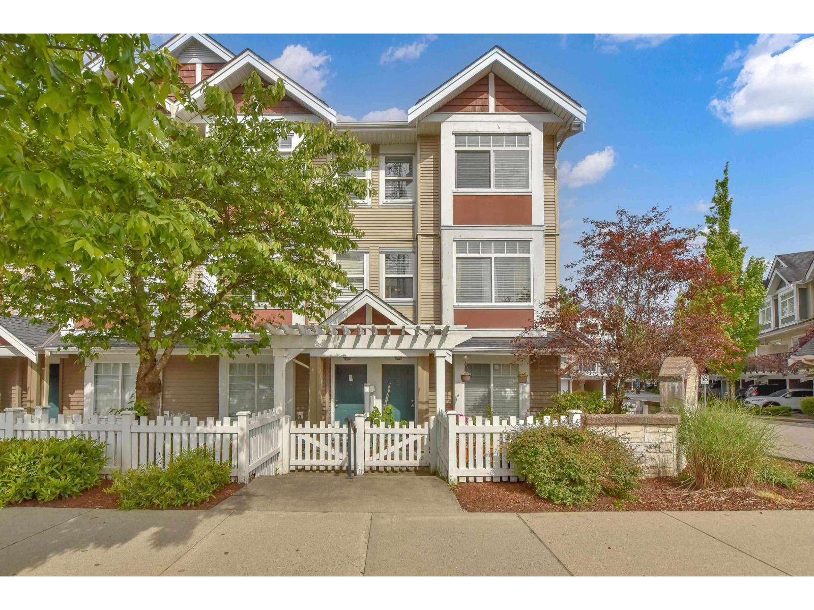 7 8676 158 STREET Property Photo 1