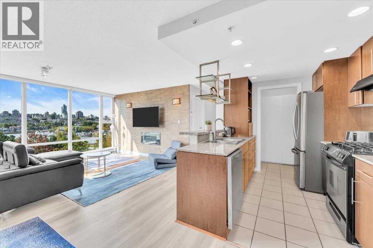 705 583 Beach Crescent Property Photo 3