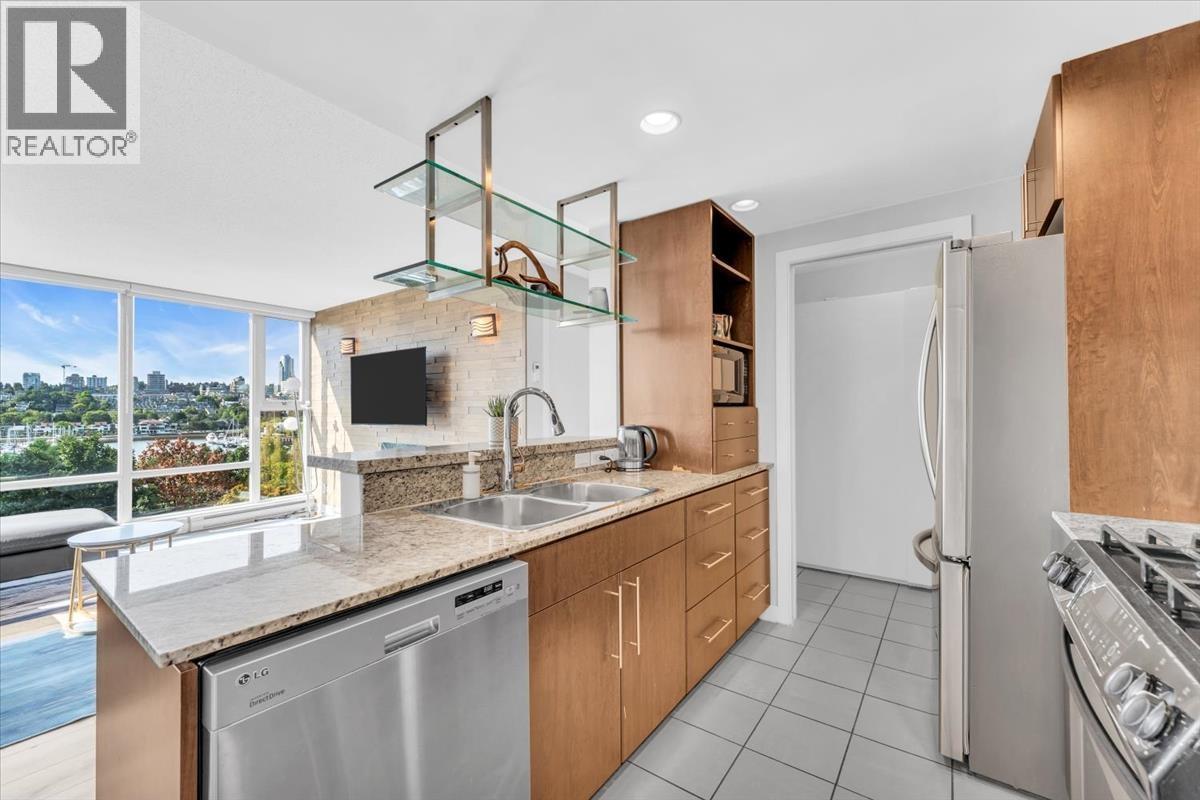705 583 Beach Crescent Property Photo 6