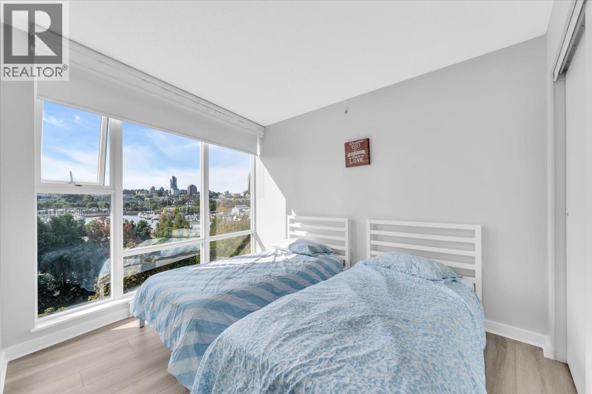 705 583 Beach Crescent Property Photo 16