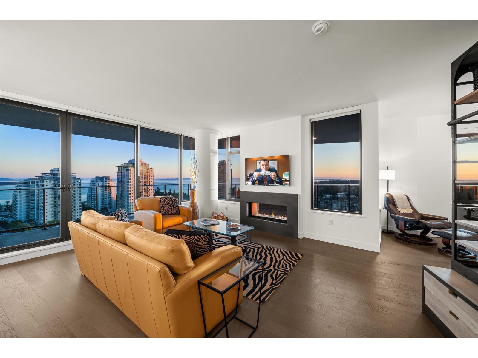 1605 1588 Johnston Road Property Photo 3