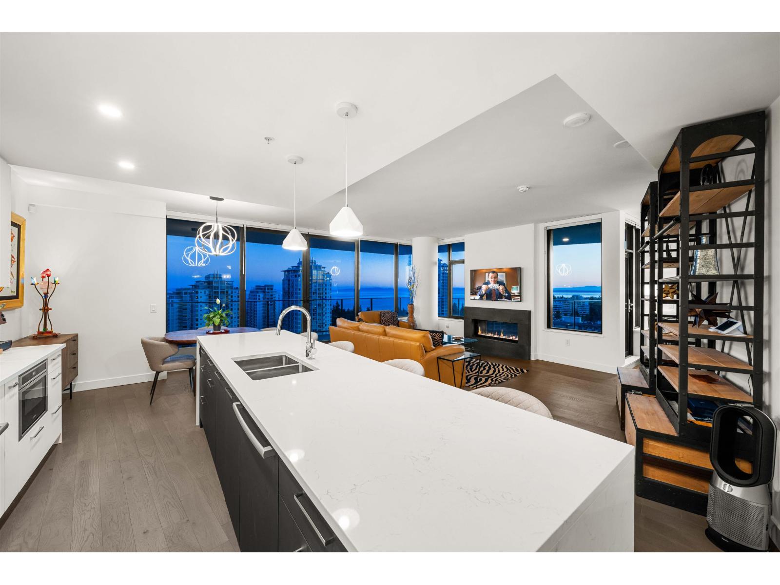 1605 1588 Johnston Road Property Photo 10