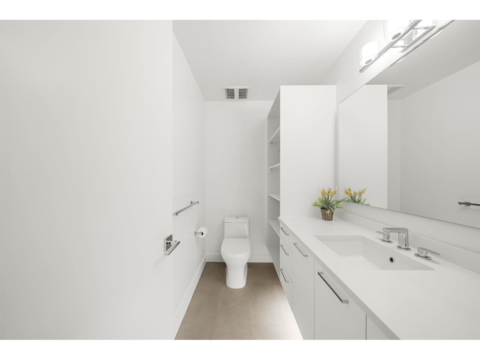 1605 1588 Johnston Road Property Photo 21