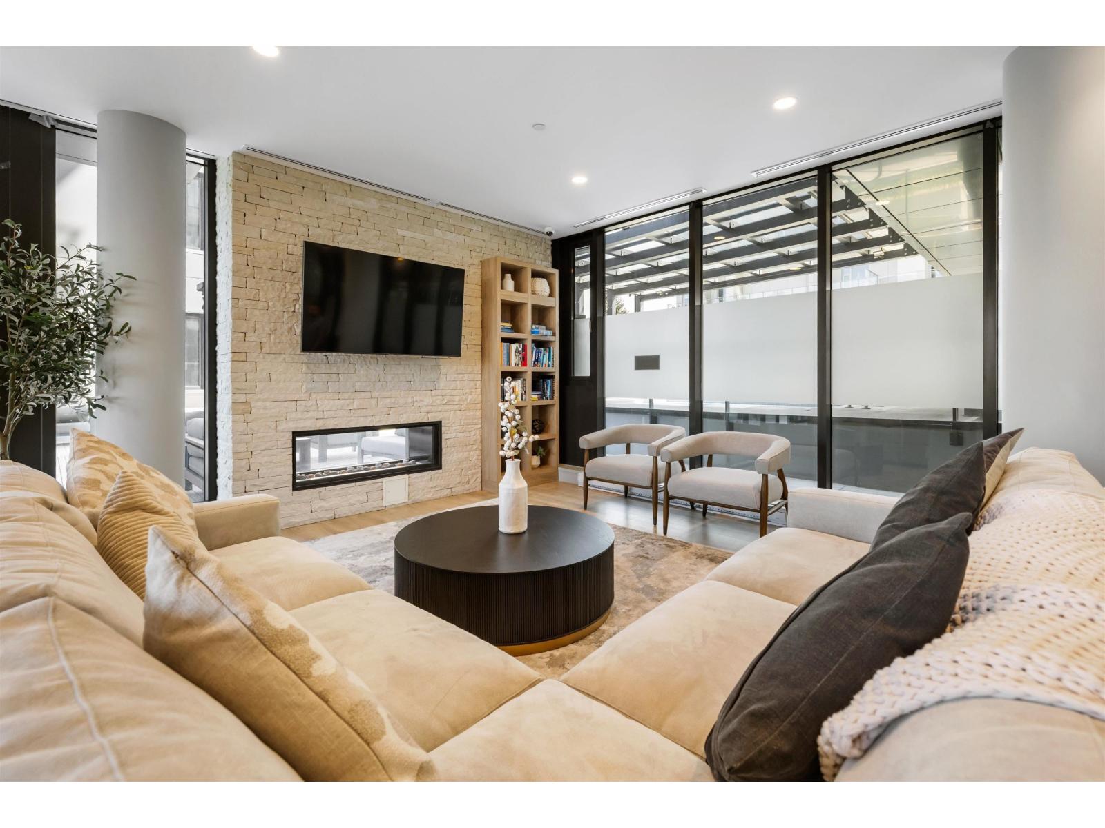 1605 1588 Johnston Road Property Photo 36