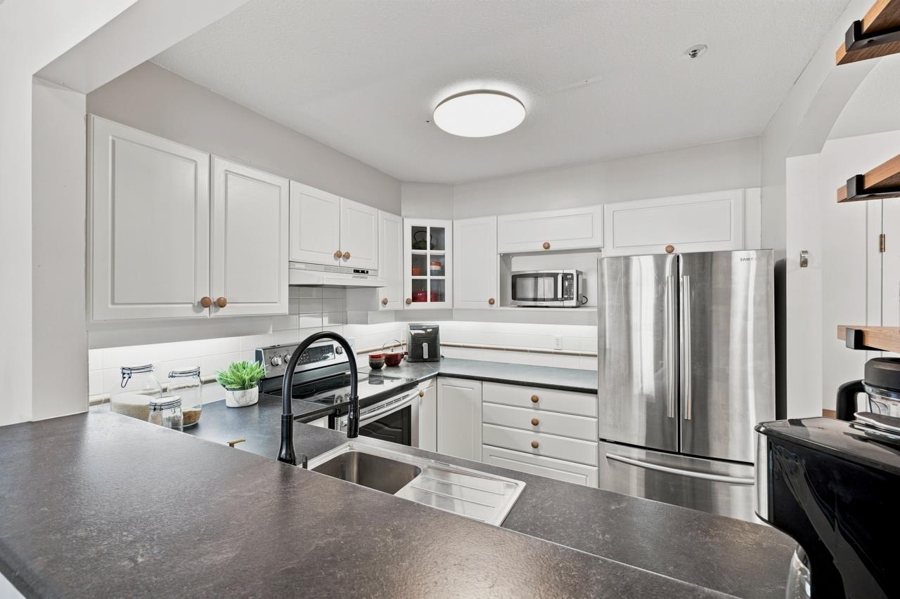 204 20125 55a Avenue Property Photo 11
