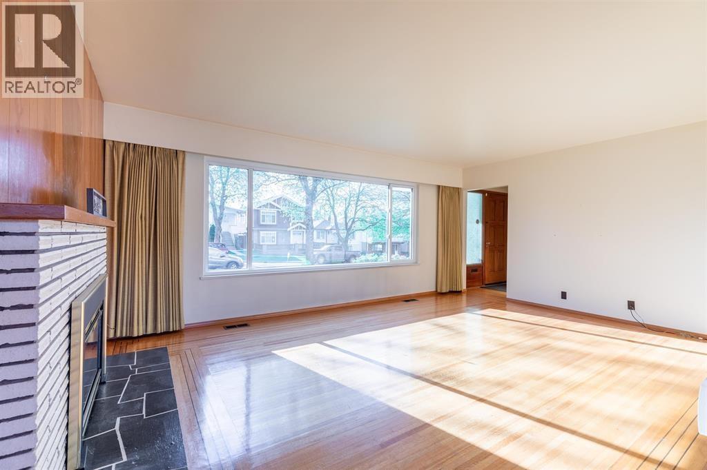 5482 Rhodes Street Property Photo 2