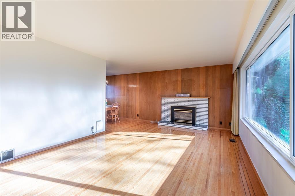 5482 Rhodes Street Property Photo 4