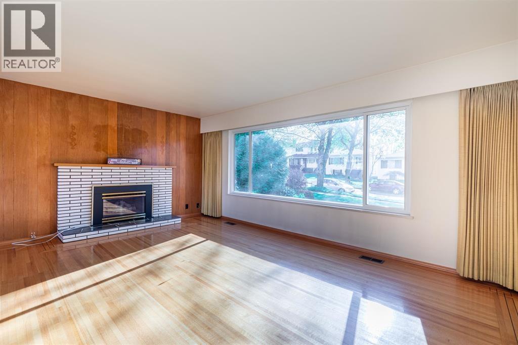 5482 Rhodes Street Property Photo 9