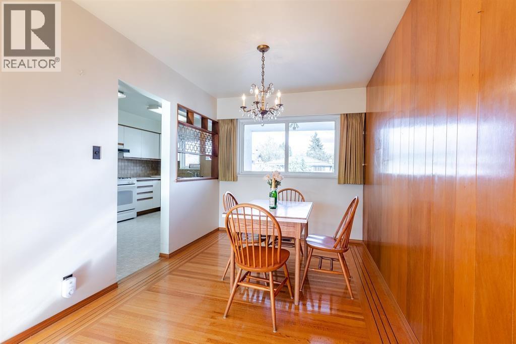 5482 Rhodes Street Property Photo 11