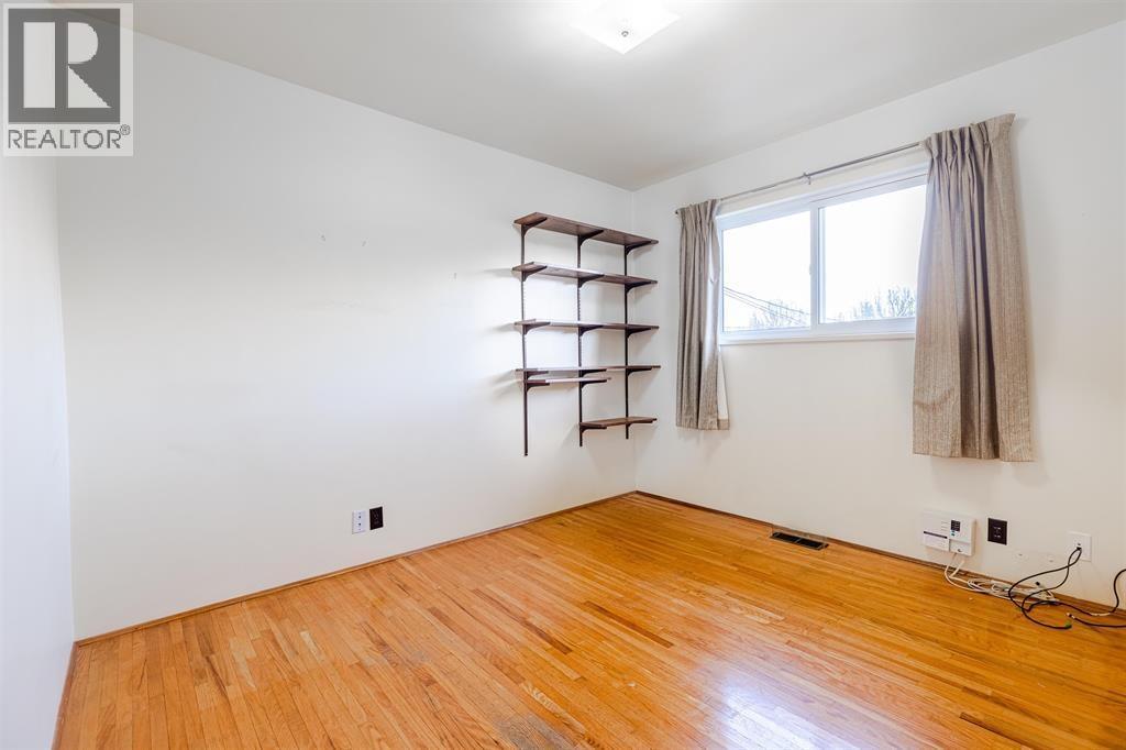 5482 Rhodes Street Property Photo 13