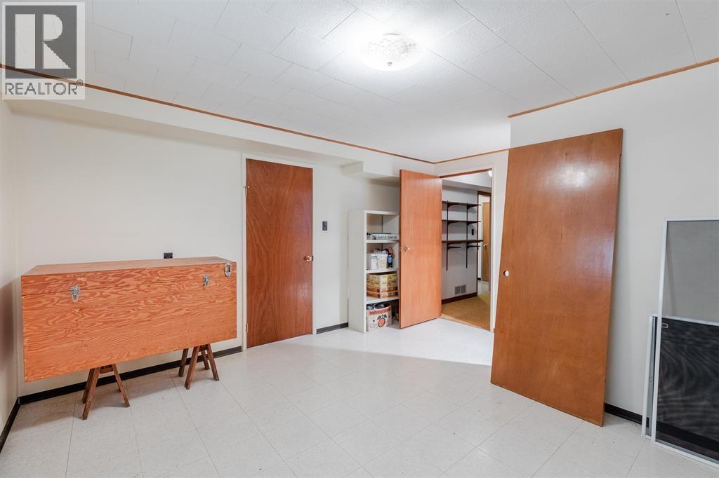 5482 Rhodes Street Property Photo 24