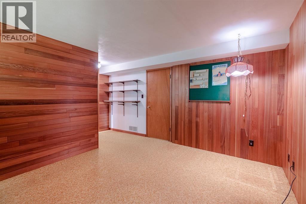 5482 Rhodes Street Property Photo 25
