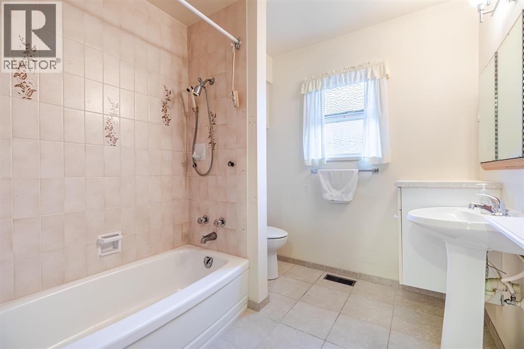 5482 Rhodes Street Property Photo 30