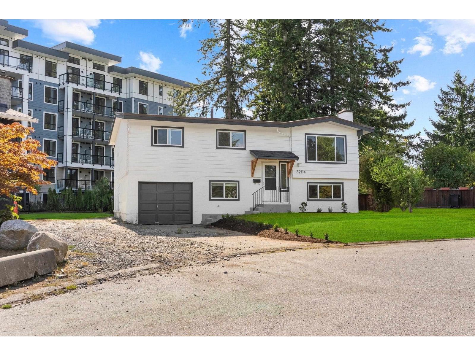 32114 Mouat Drive Property Photo 1