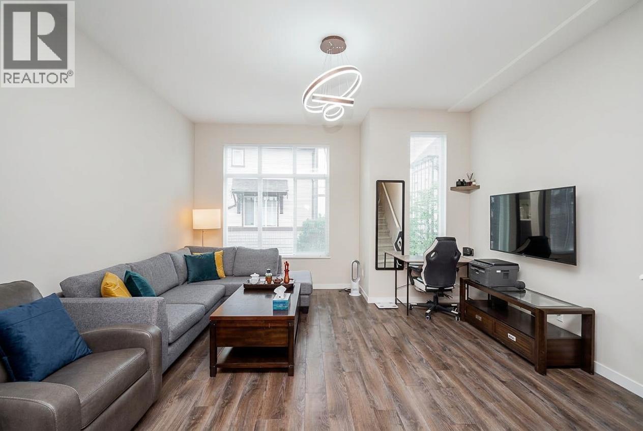 49 9728 Alexandra Road Property Photo 3