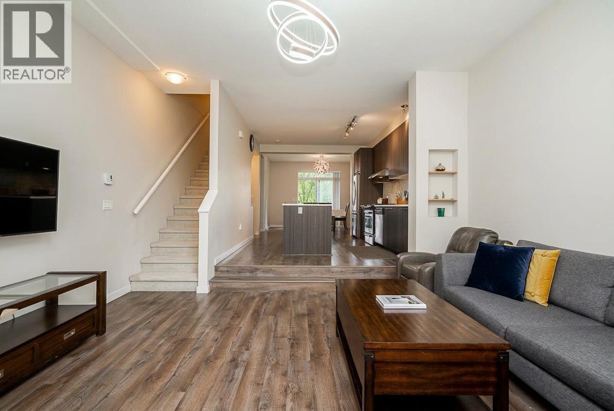 49 9728 Alexandra Road Property Photo 4
