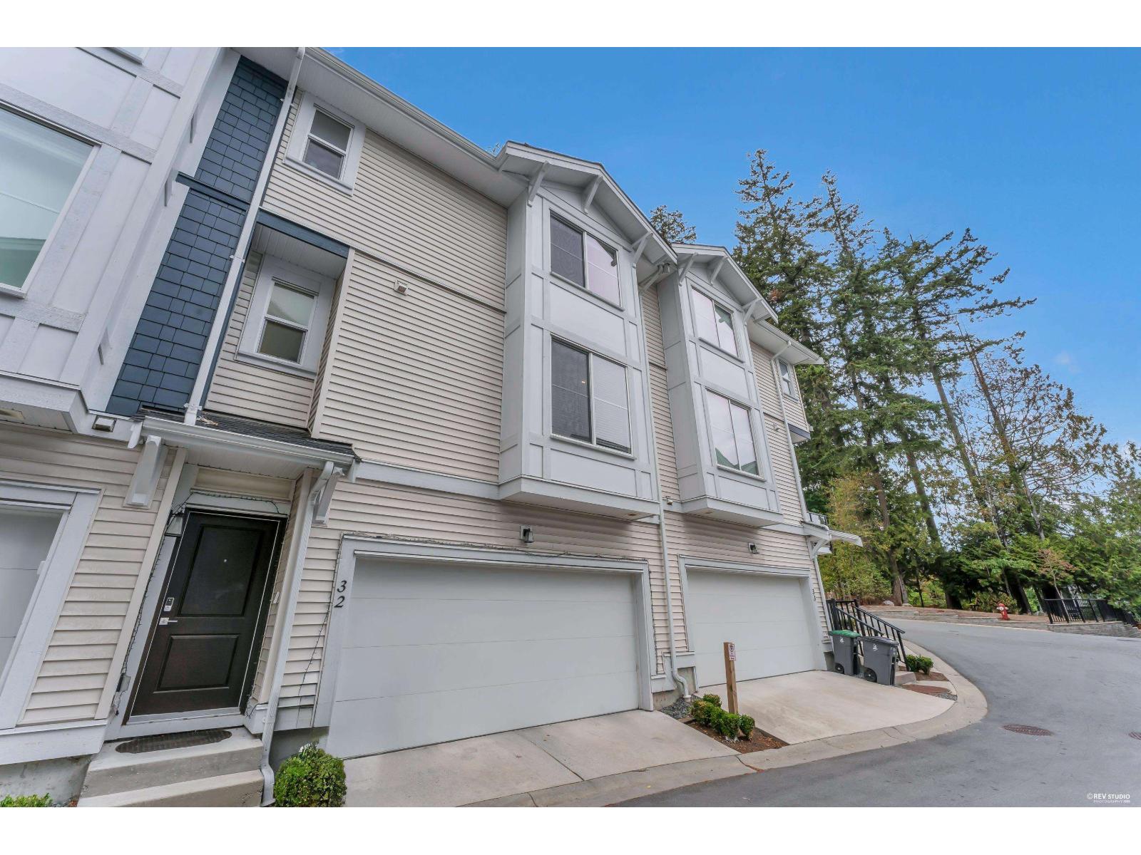 32 14355 62 Avenue Property Photo 2