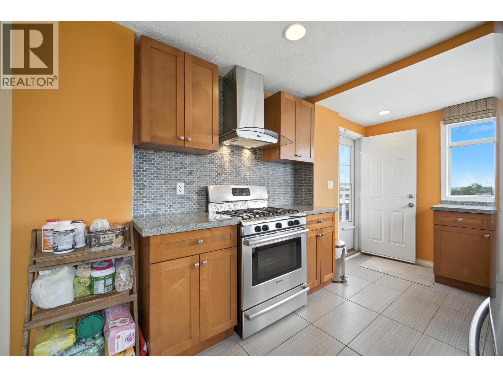 966 E 64th Avenue Property Photo 13