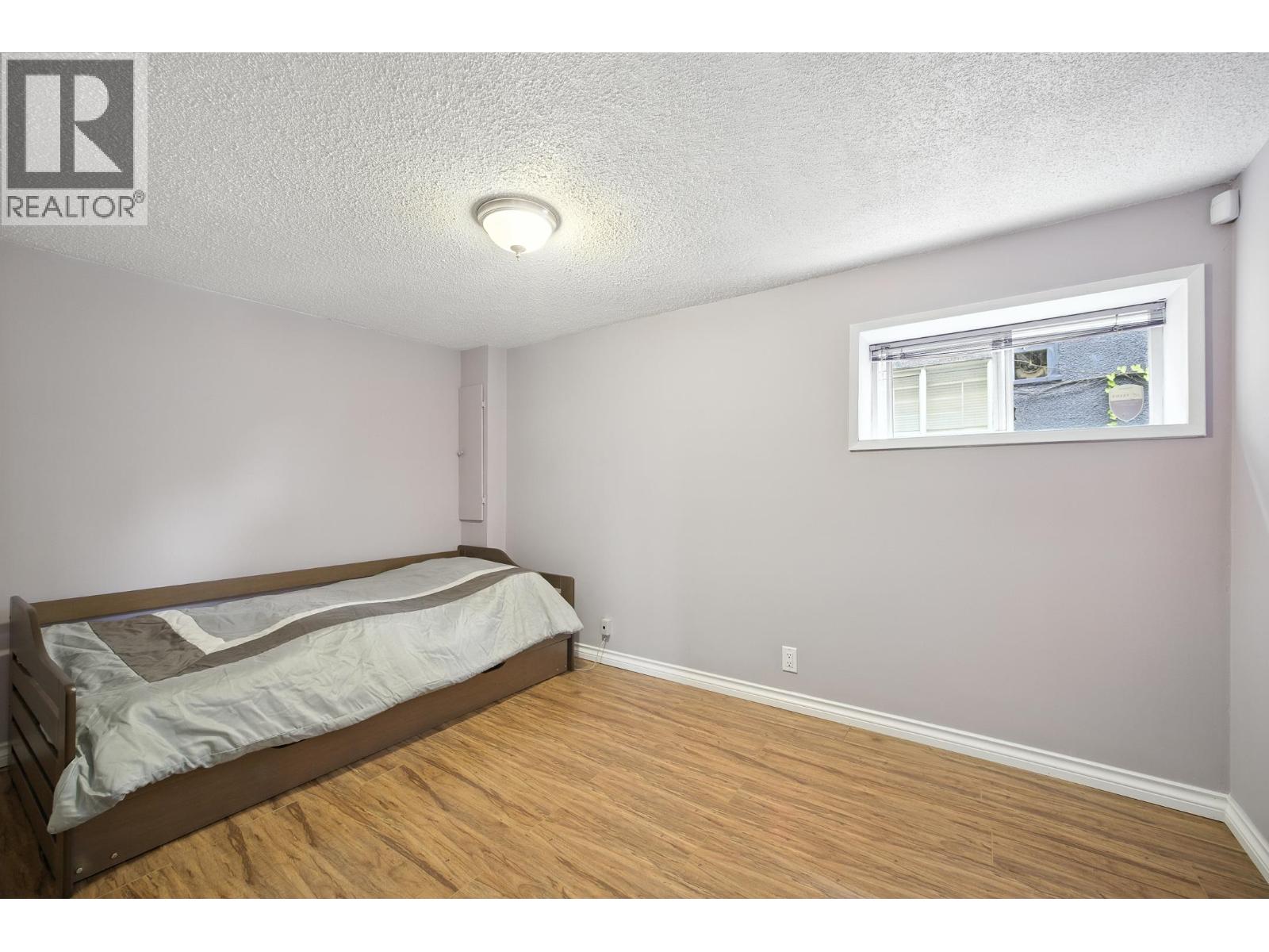 966 E 64th Avenue Property Photo 30