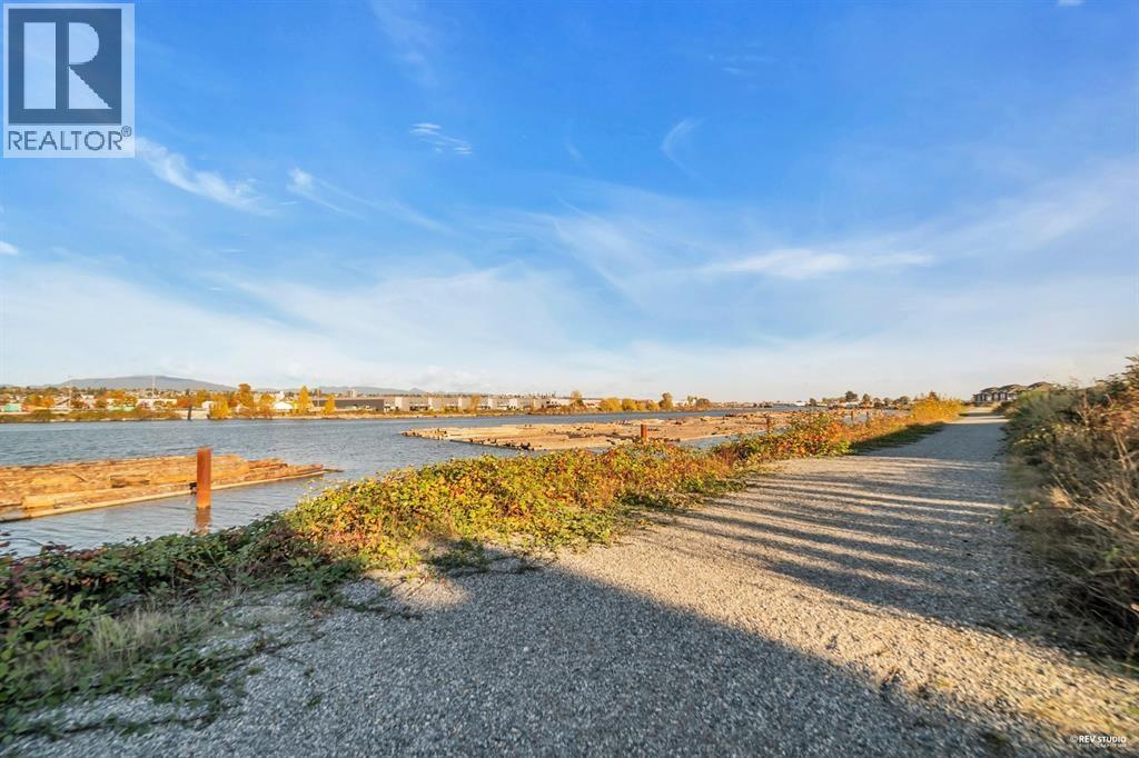 210 10177 River Drive Property Photo 26