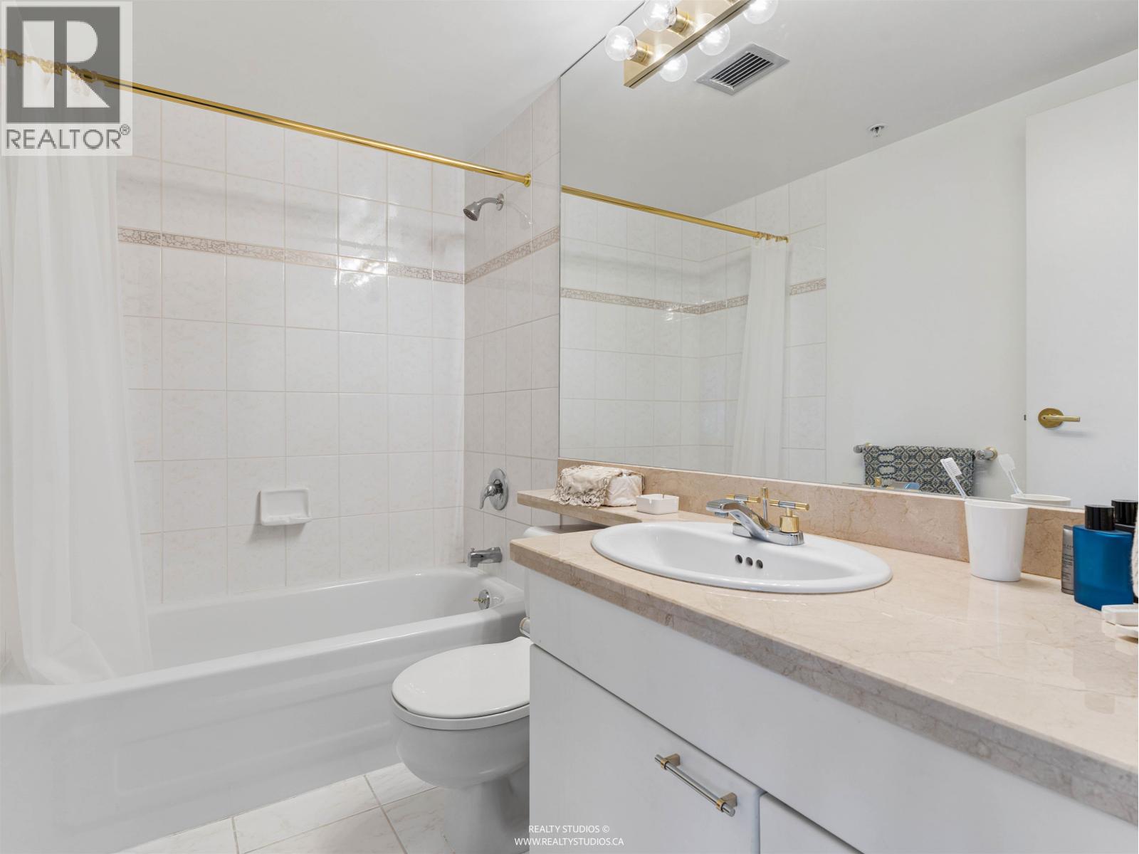 705 388 Drake St Property Photo 20