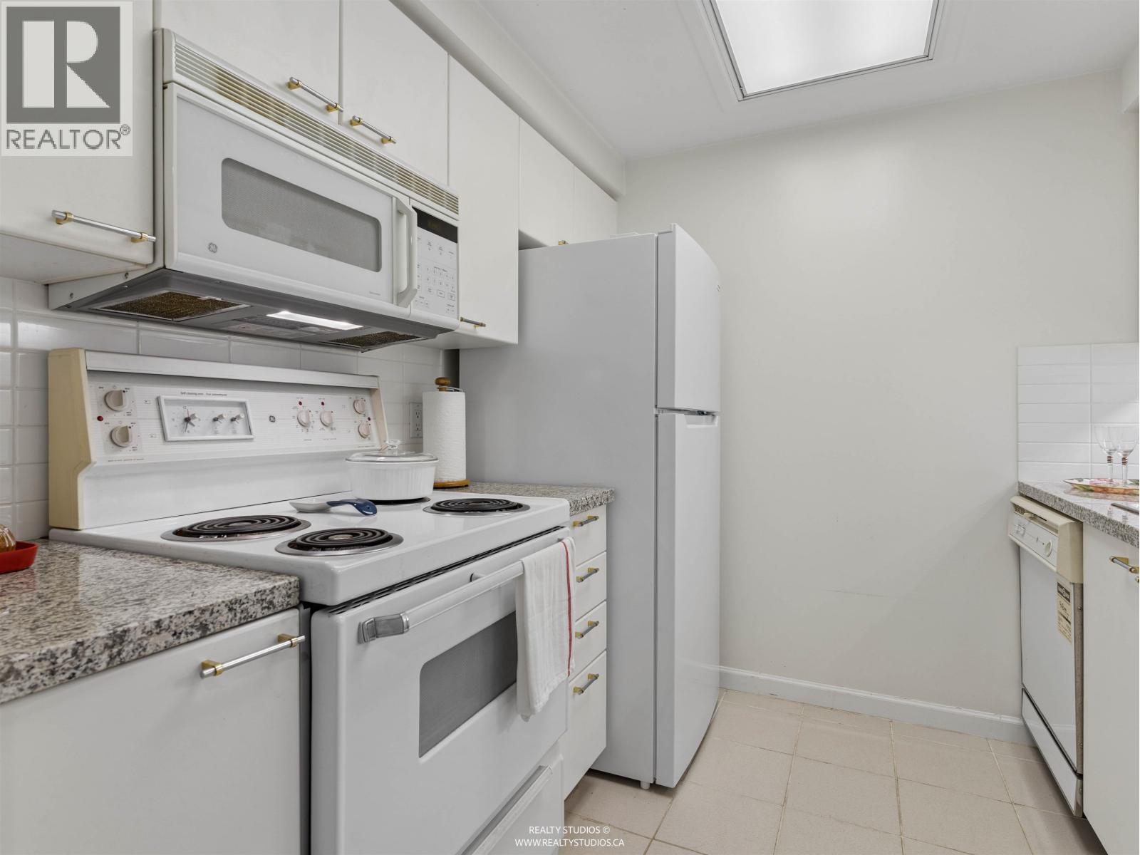 705 388 Drake St Property Photo 22