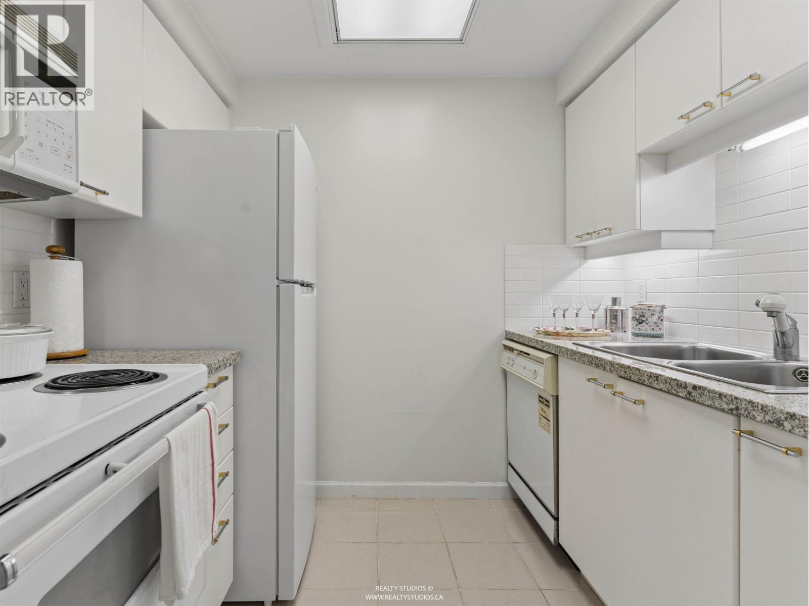 705 388 Drake St Property Photo 23