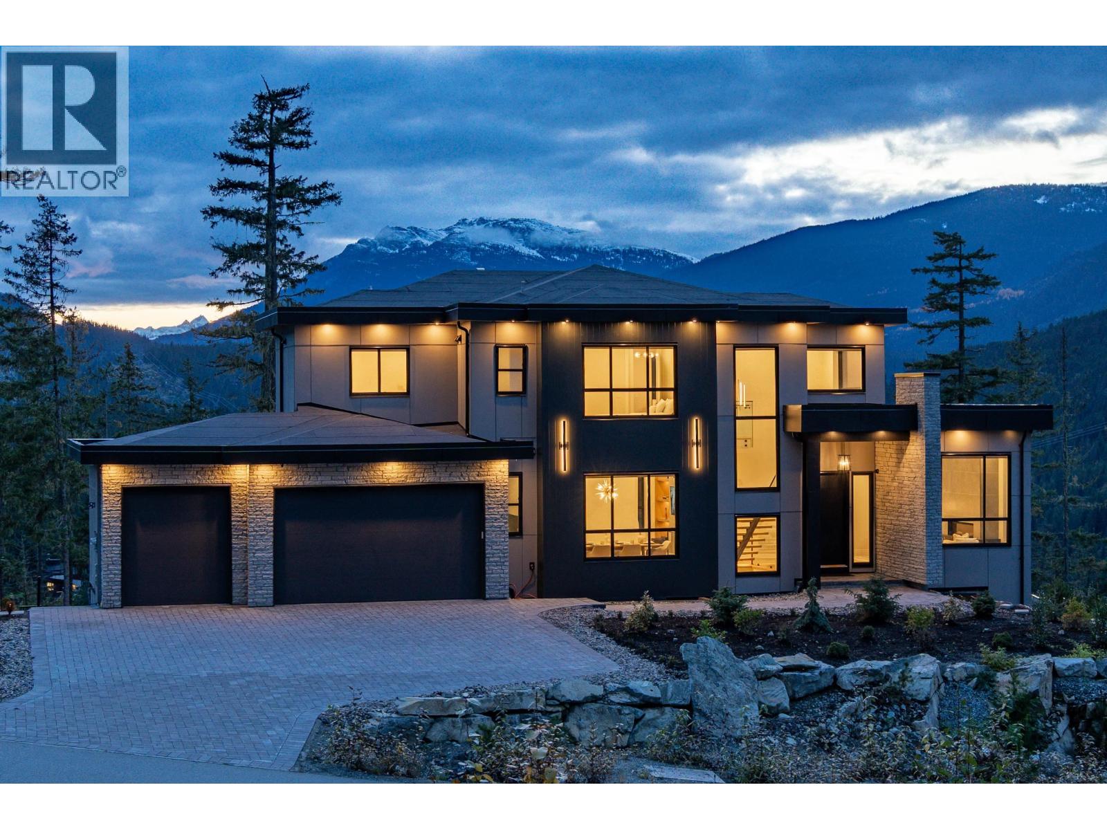 9289 Stellar's Way Property Photo 1