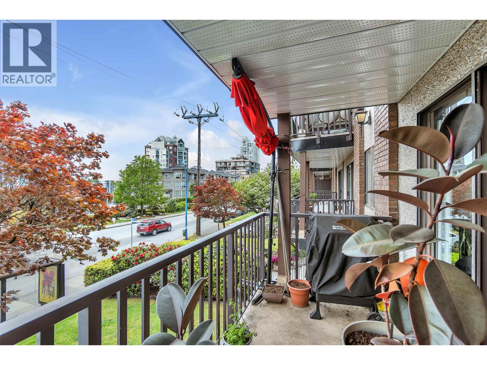107 170 E 3rd Street Property Photo 3