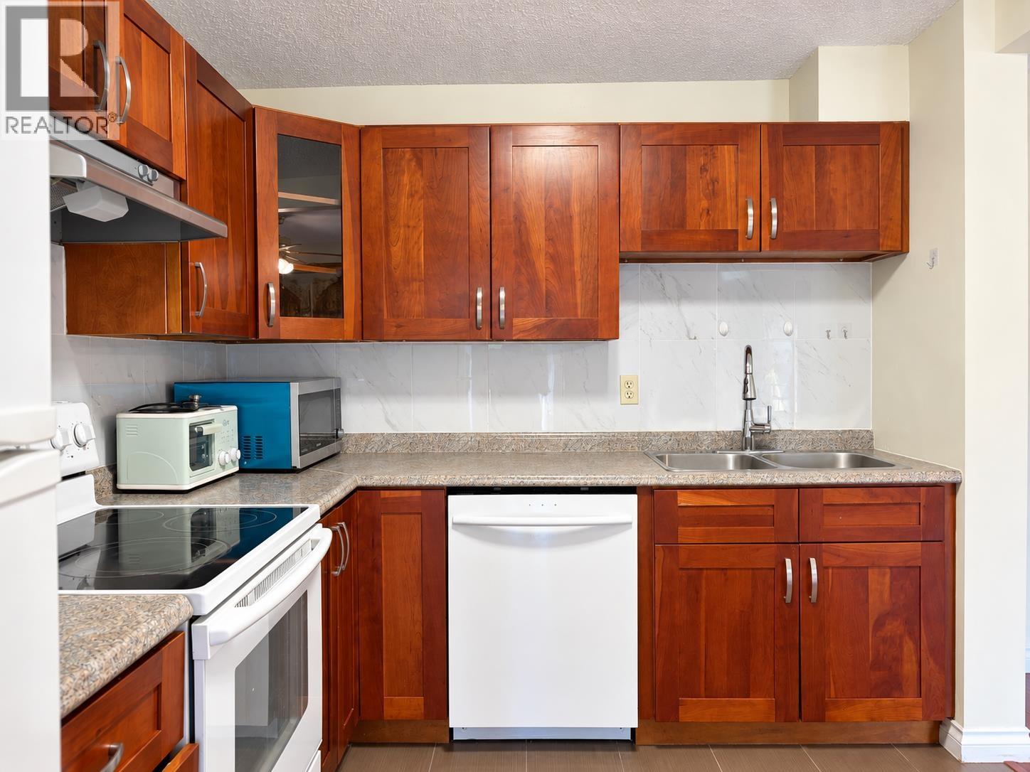 812 6611 Minoru Boulevard Property Photo 10