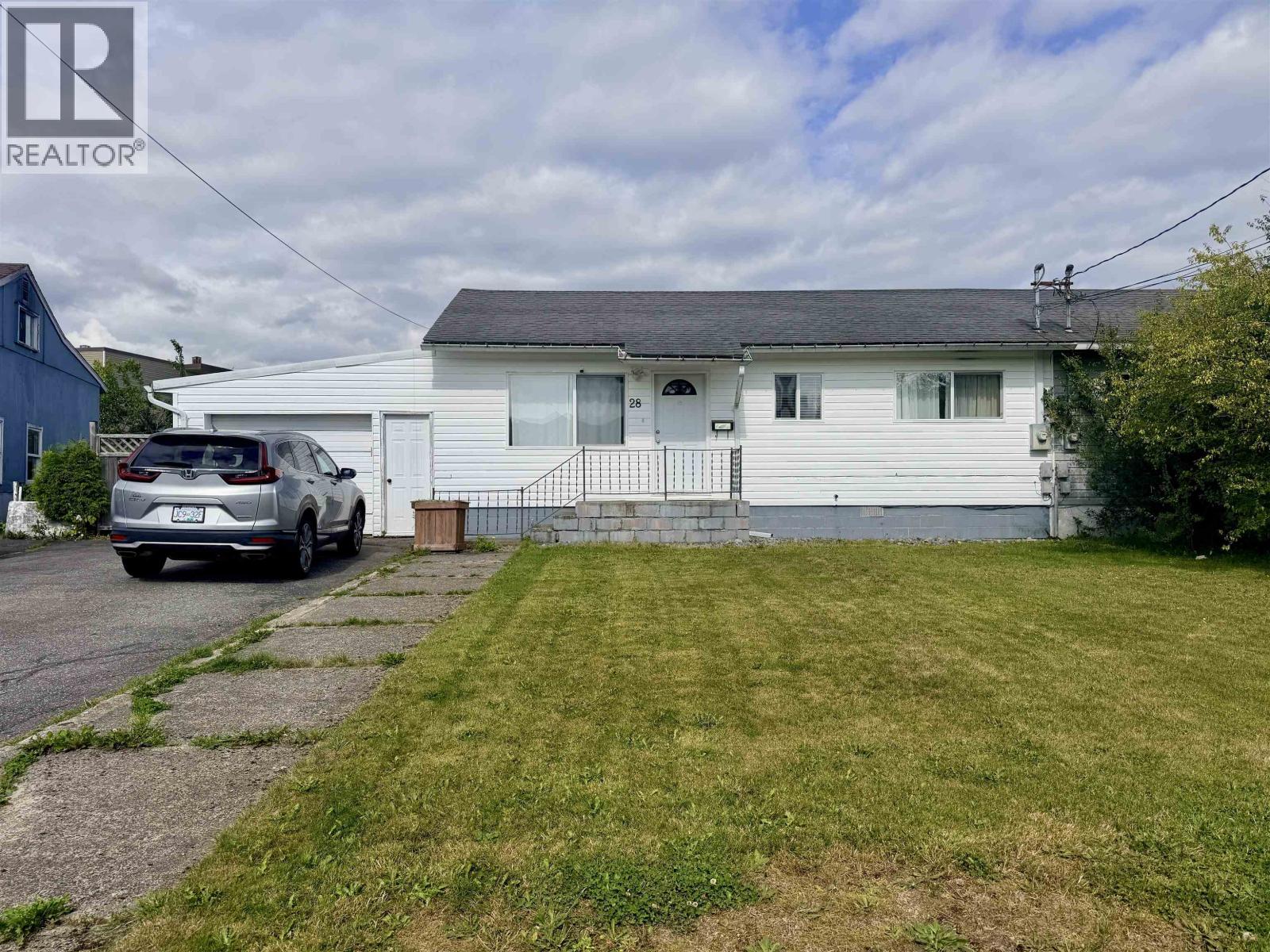 28 Lillooet Crescent Property Photo 1