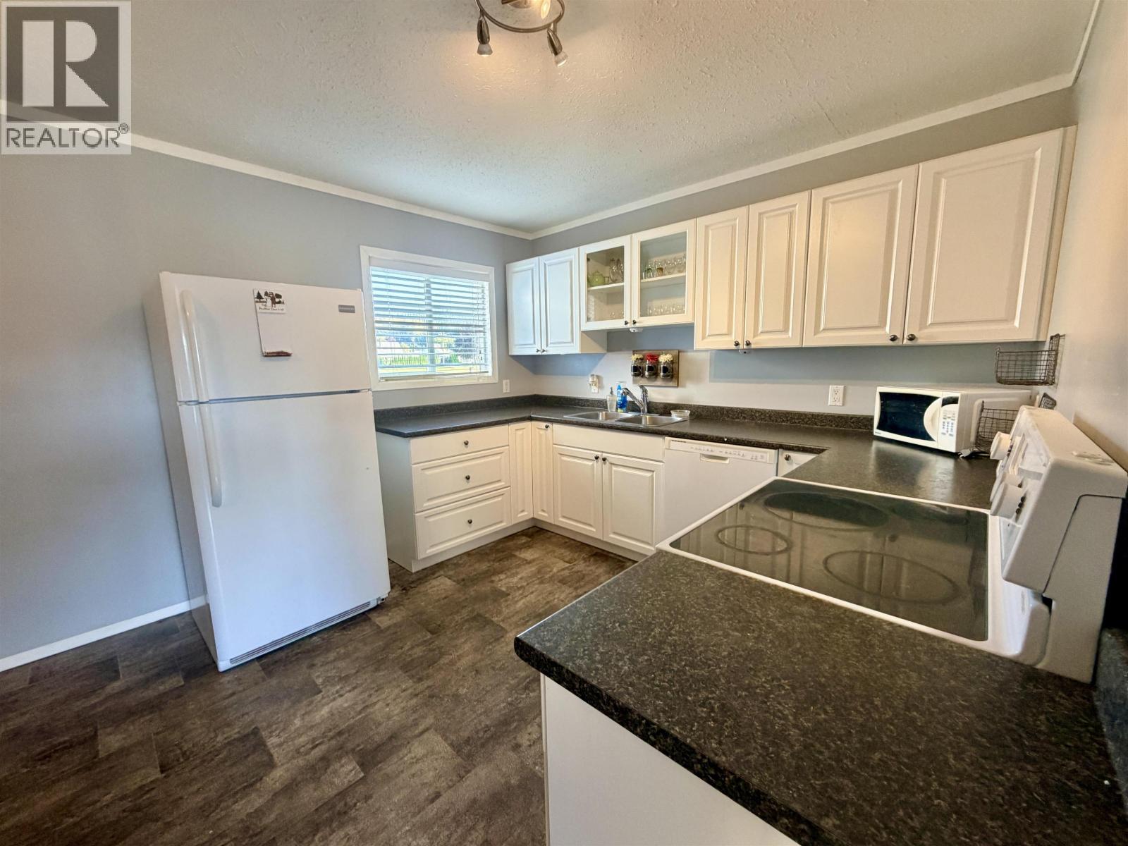 28 Lillooet Crescent Property Photo 8