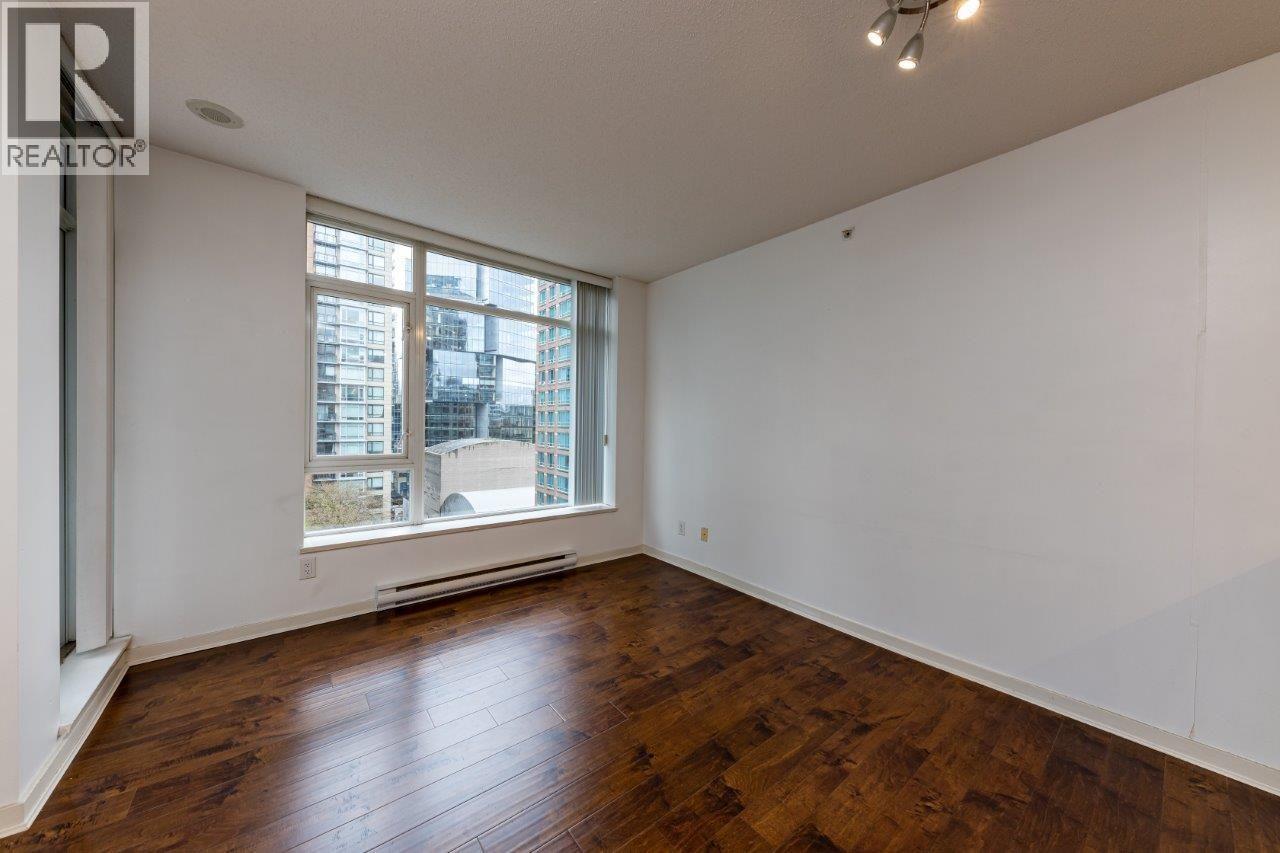 480 Robson Street Property Photo 13