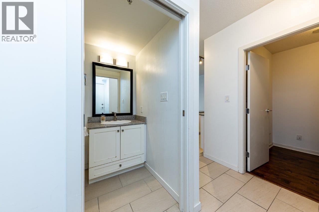 480 Robson Street Property Photo 17