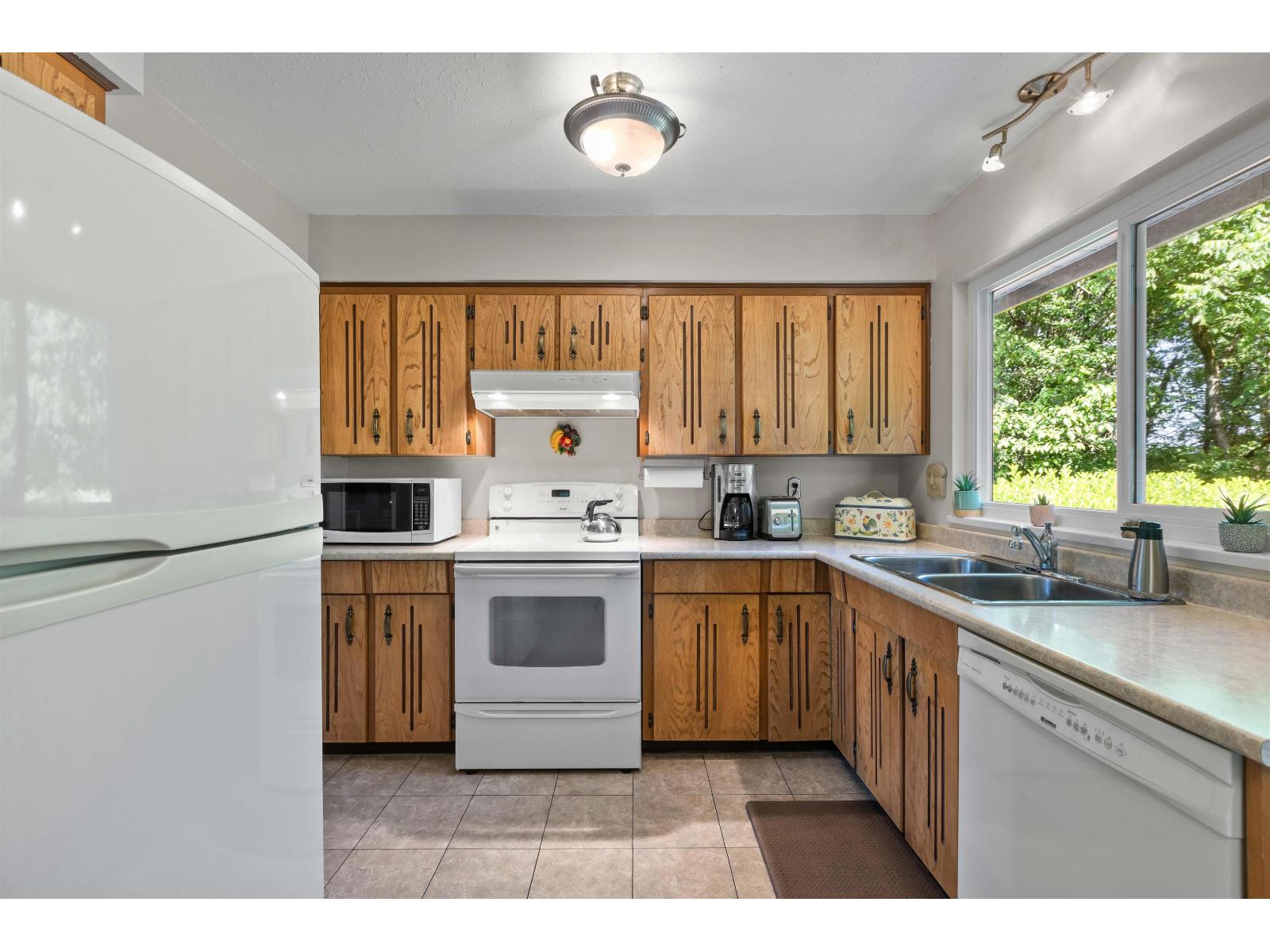 19949 51 Avenue Property Photo 15