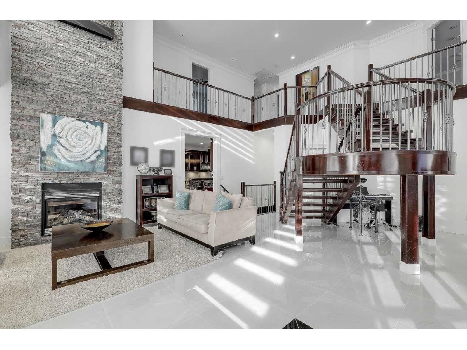 14871 76 Avenue Property Photo 2