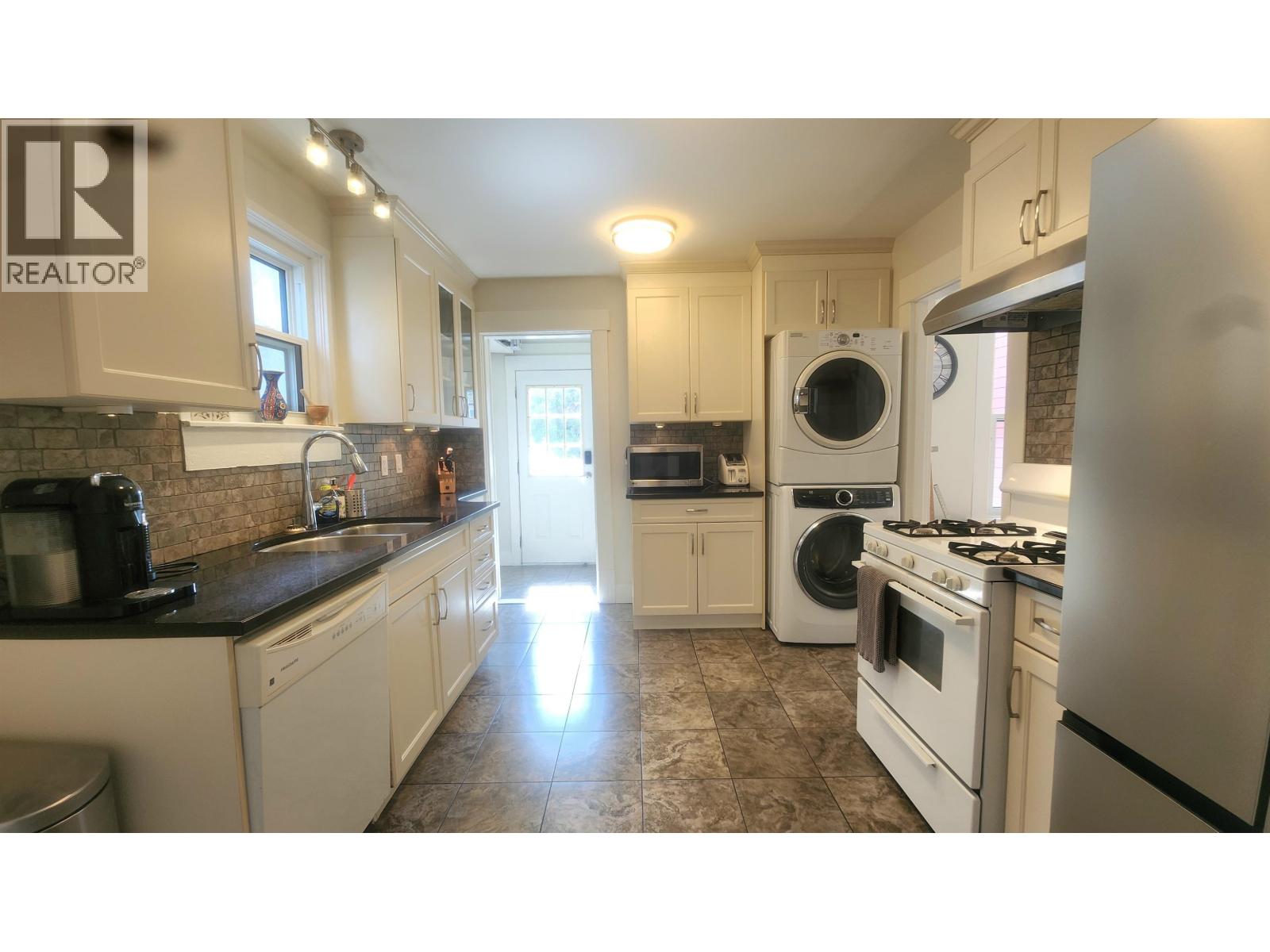 House 178 E King Edward Avenue Property Photo 5
