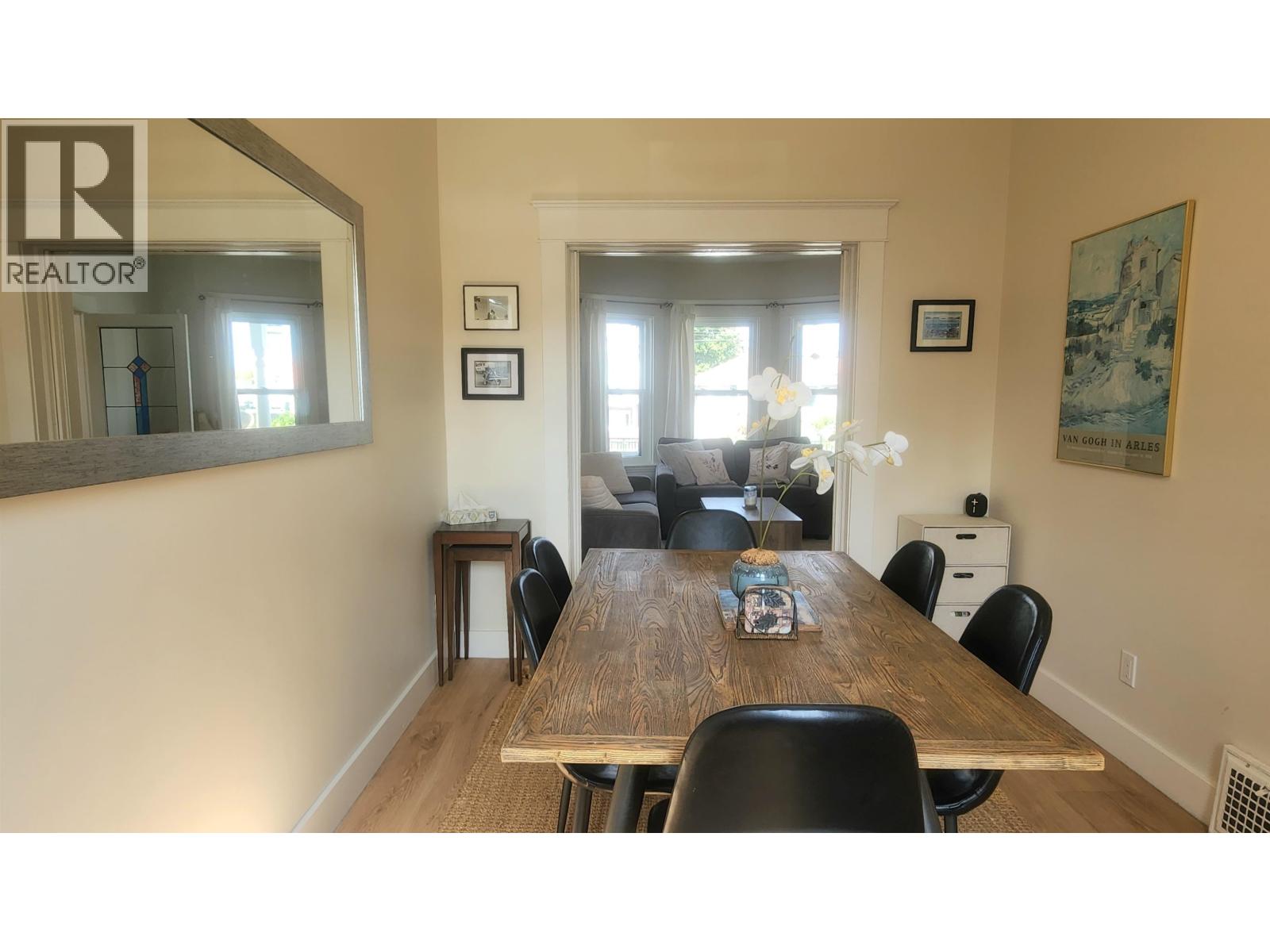House 178 E King Edward Avenue Property Photo 6