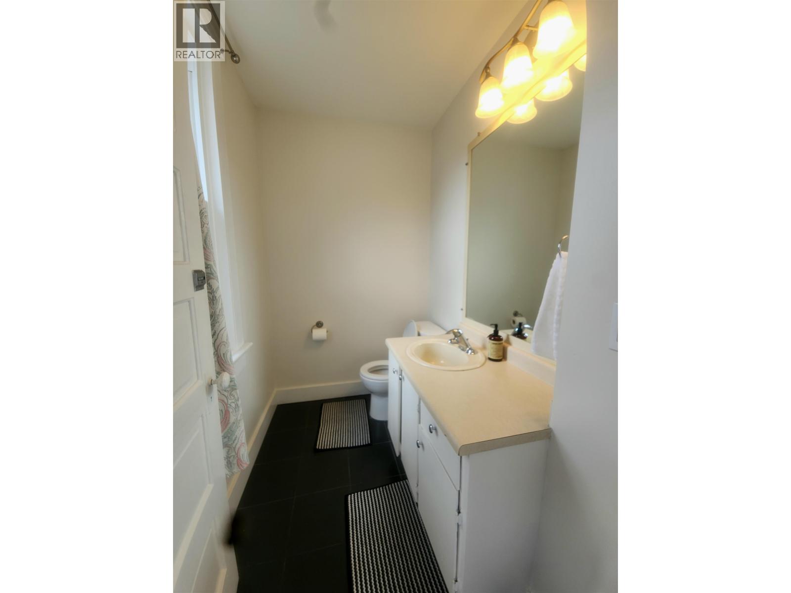 House 178 E King Edward Avenue Property Photo 13