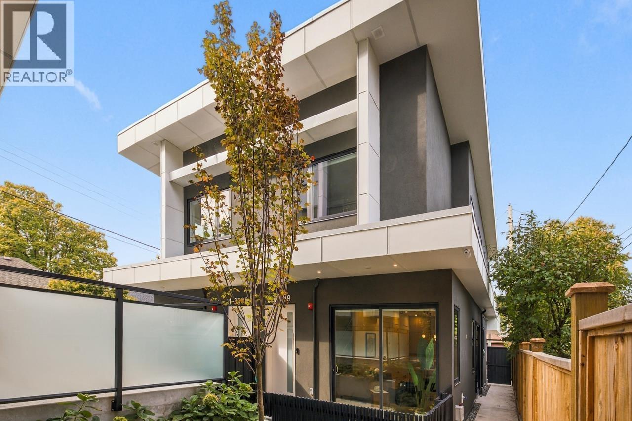 2 2509 Kitchener Street Property Photo 1