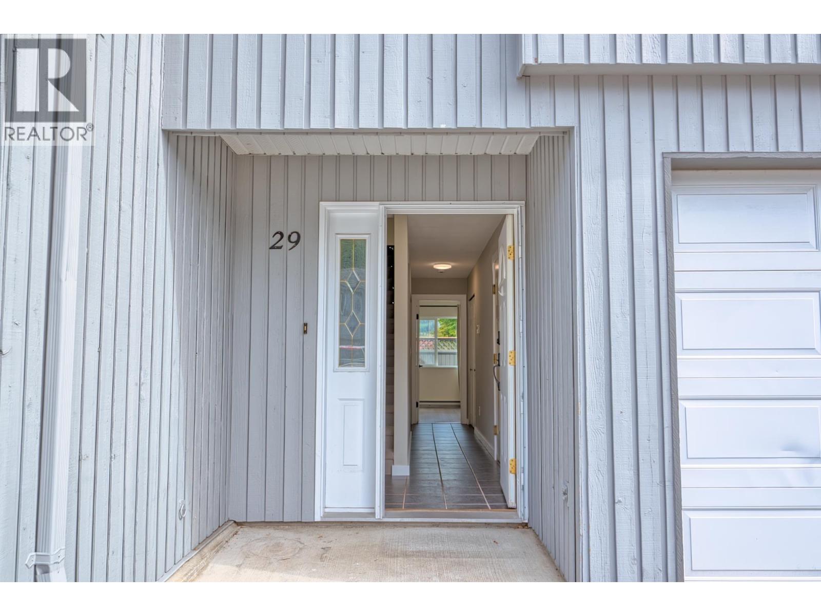 29 5761 Wharf Avenue Property Photo 2