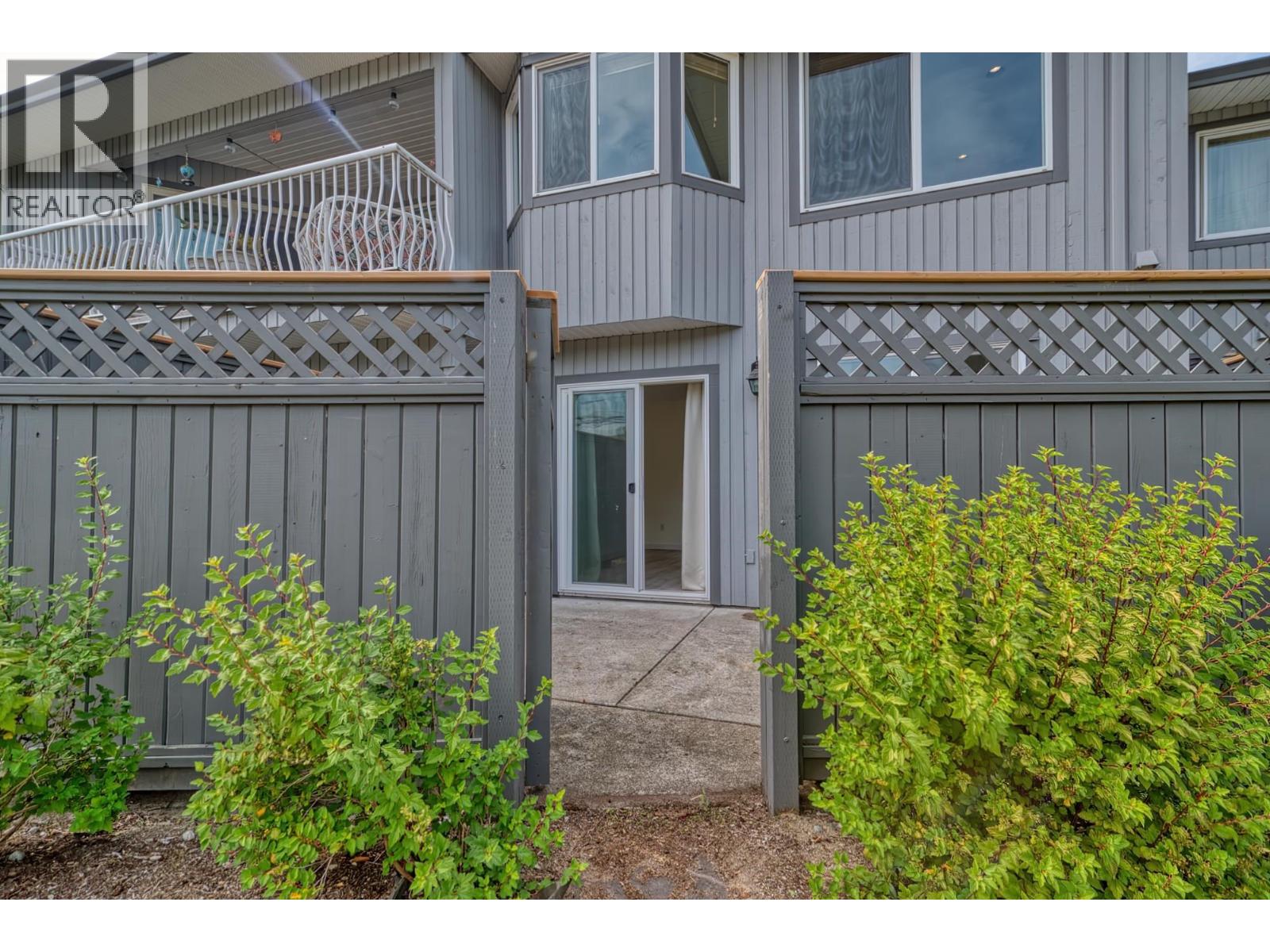29 5761 Wharf Avenue Property Photo 4