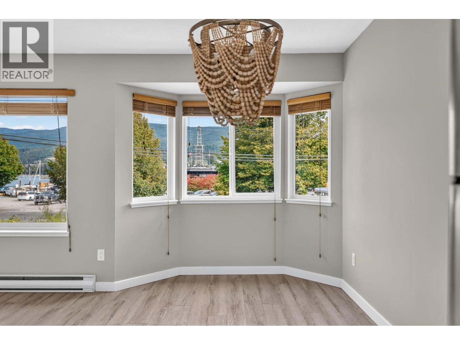29 5761 Wharf Avenue Property Photo 9