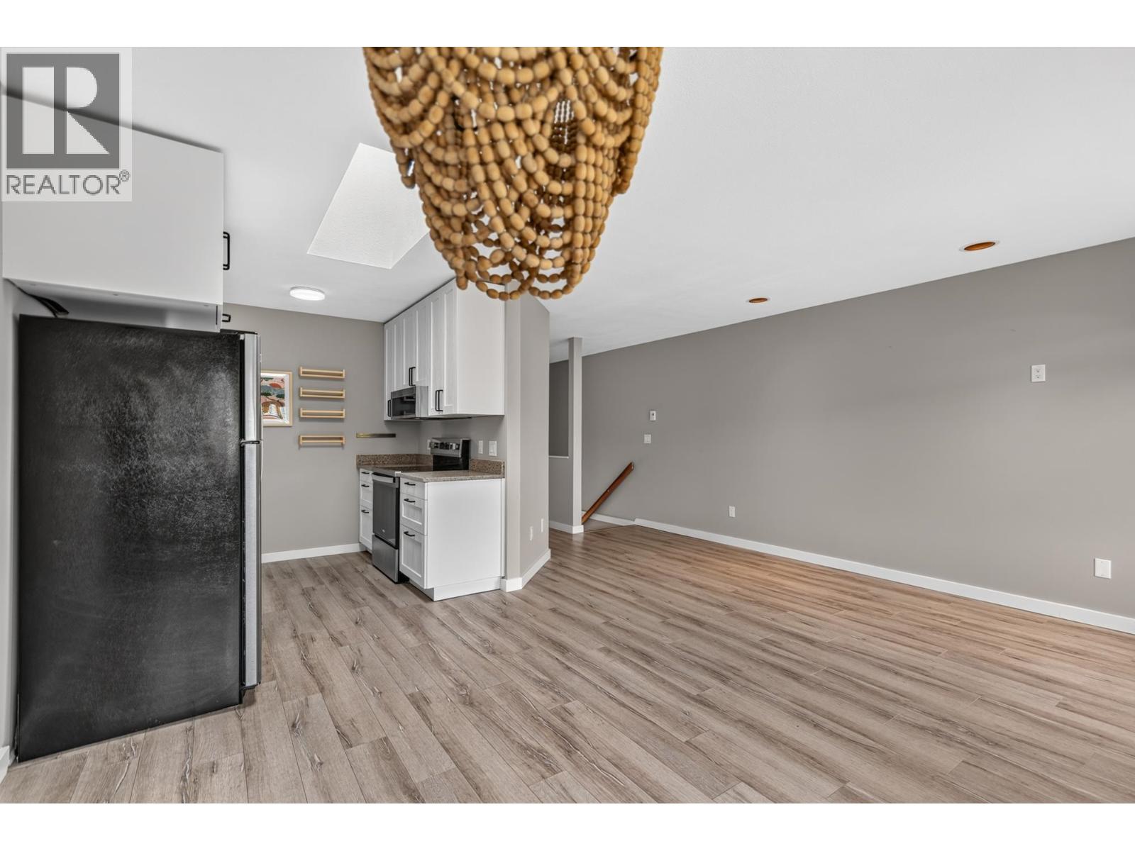 29 5761 Wharf Avenue Property Photo 12