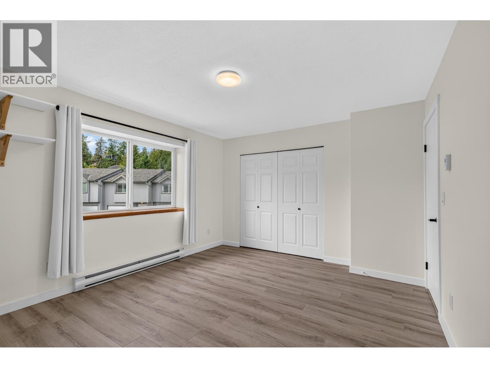 29 5761 Wharf Avenue Property Photo 13
